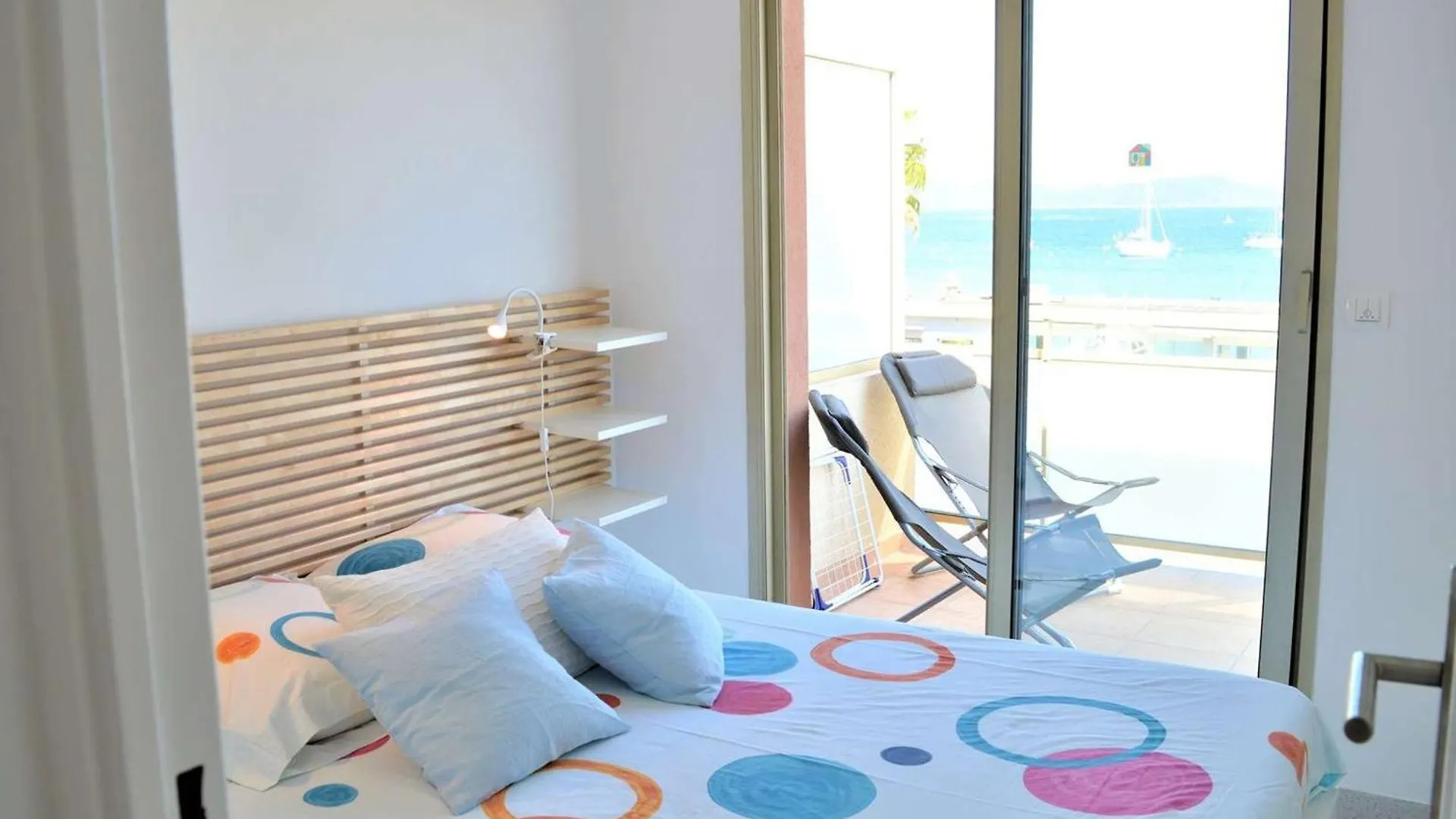 Appartement T2 Climatise Avec Parking A Cavalaire-Sur-Mer - Fr-1-226B-72 0*,  Γαλλία