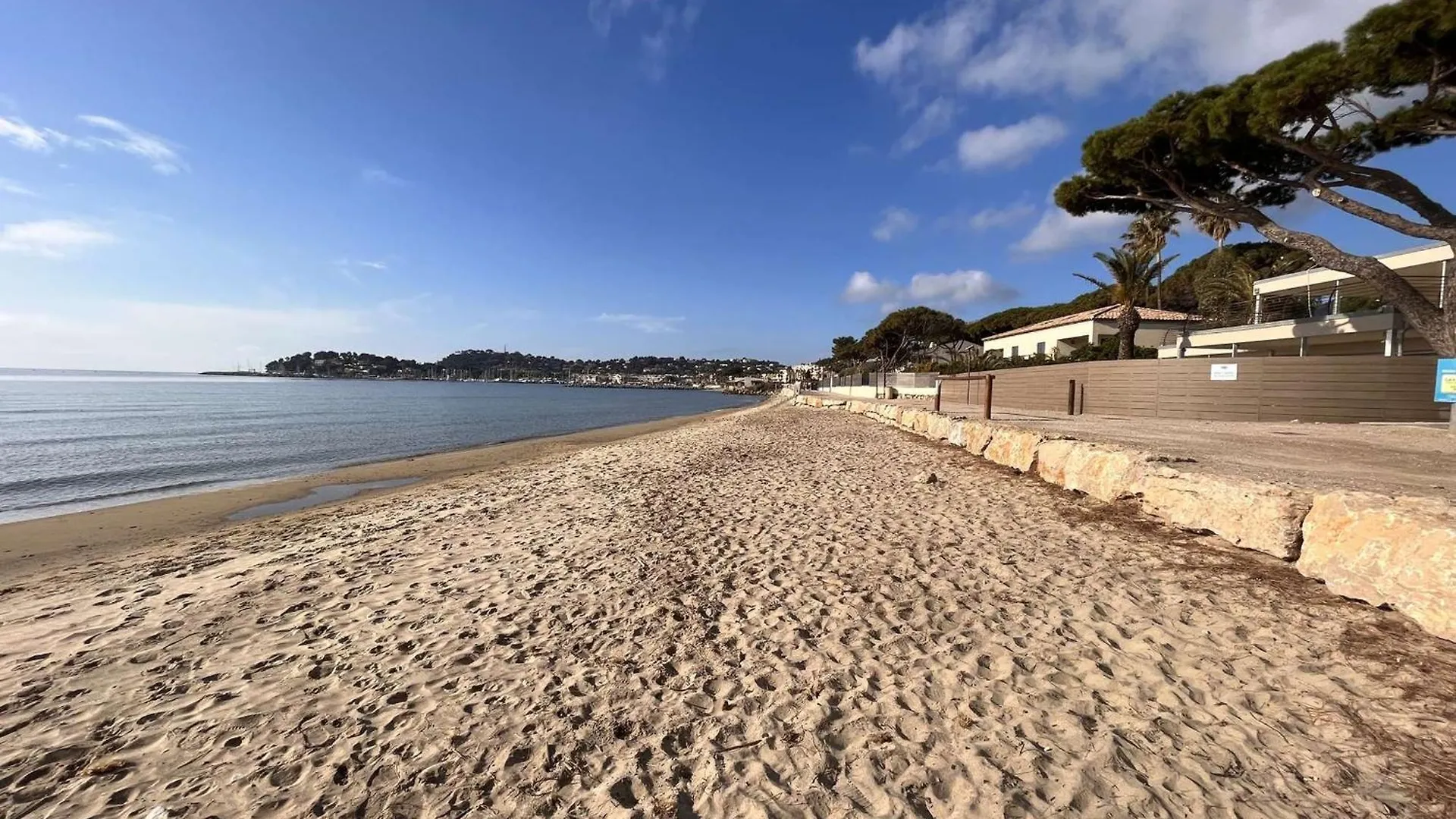 Appartement T2 Climatise Avec Parking A Cavalaire-Sur-Mer - Fr-1-226B-72 location